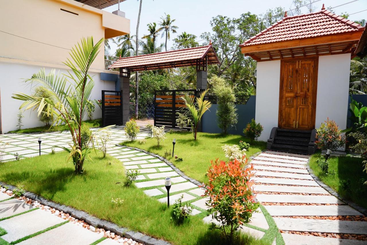 Kalloos Island Backwater Resort โกลลัม ภายนอก รูปภาพ