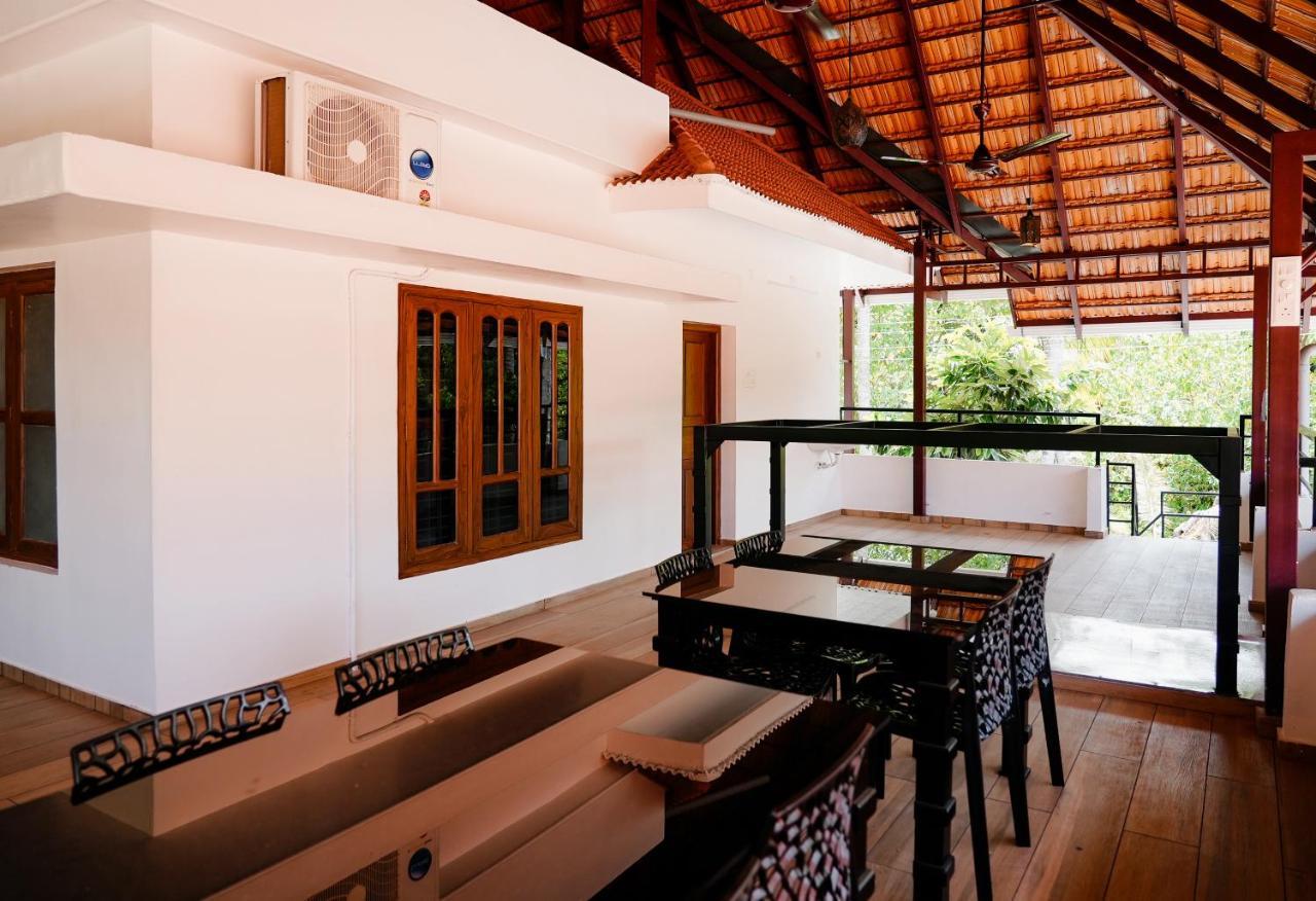 Kalloos Island Backwater Resort โกลลัม ภายนอก รูปภาพ