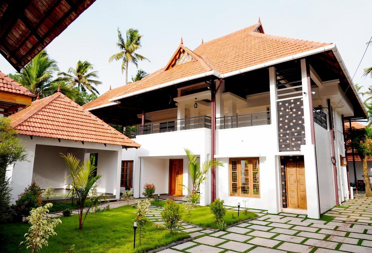 Kalloos Island Backwater Resort โกลลัม ภายนอก รูปภาพ