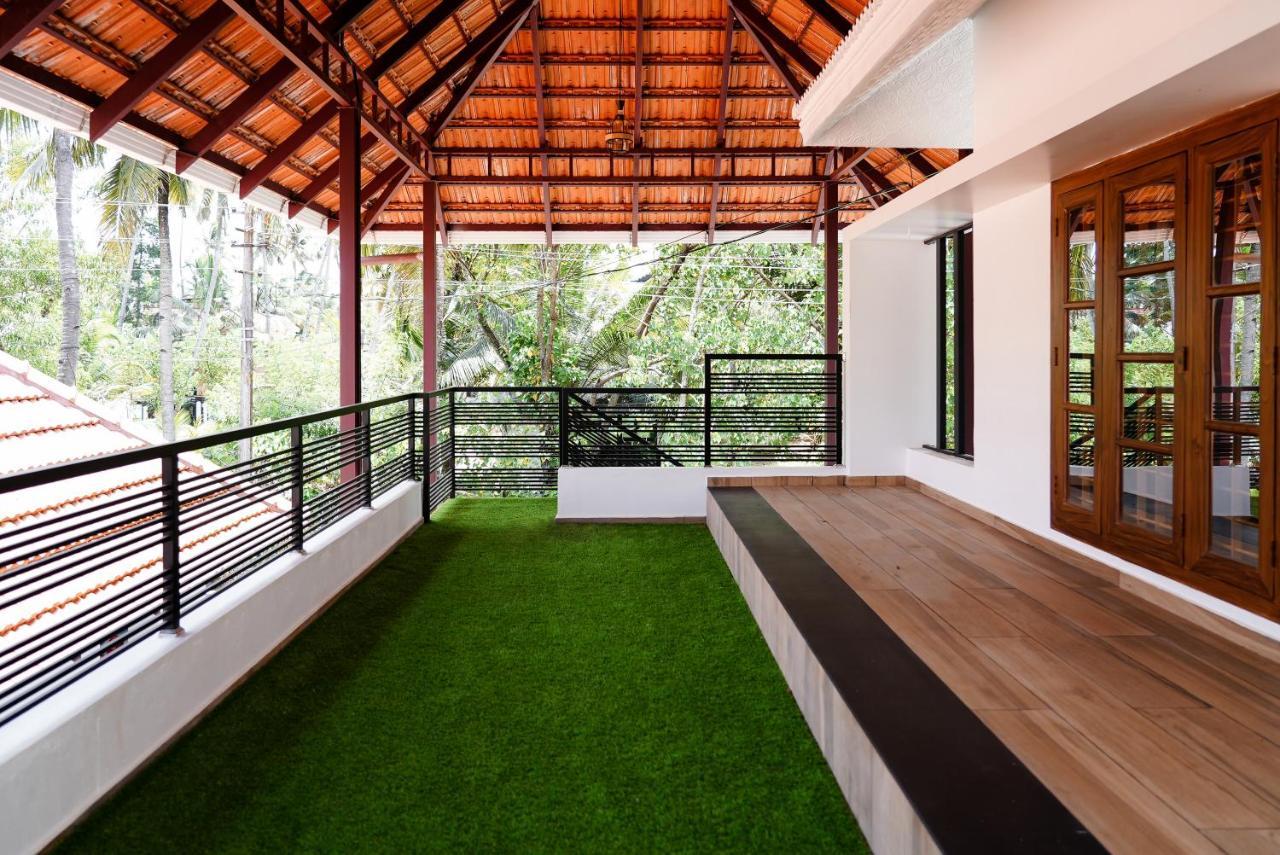 Kalloos Island Backwater Resort โกลลัม ภายนอก รูปภาพ