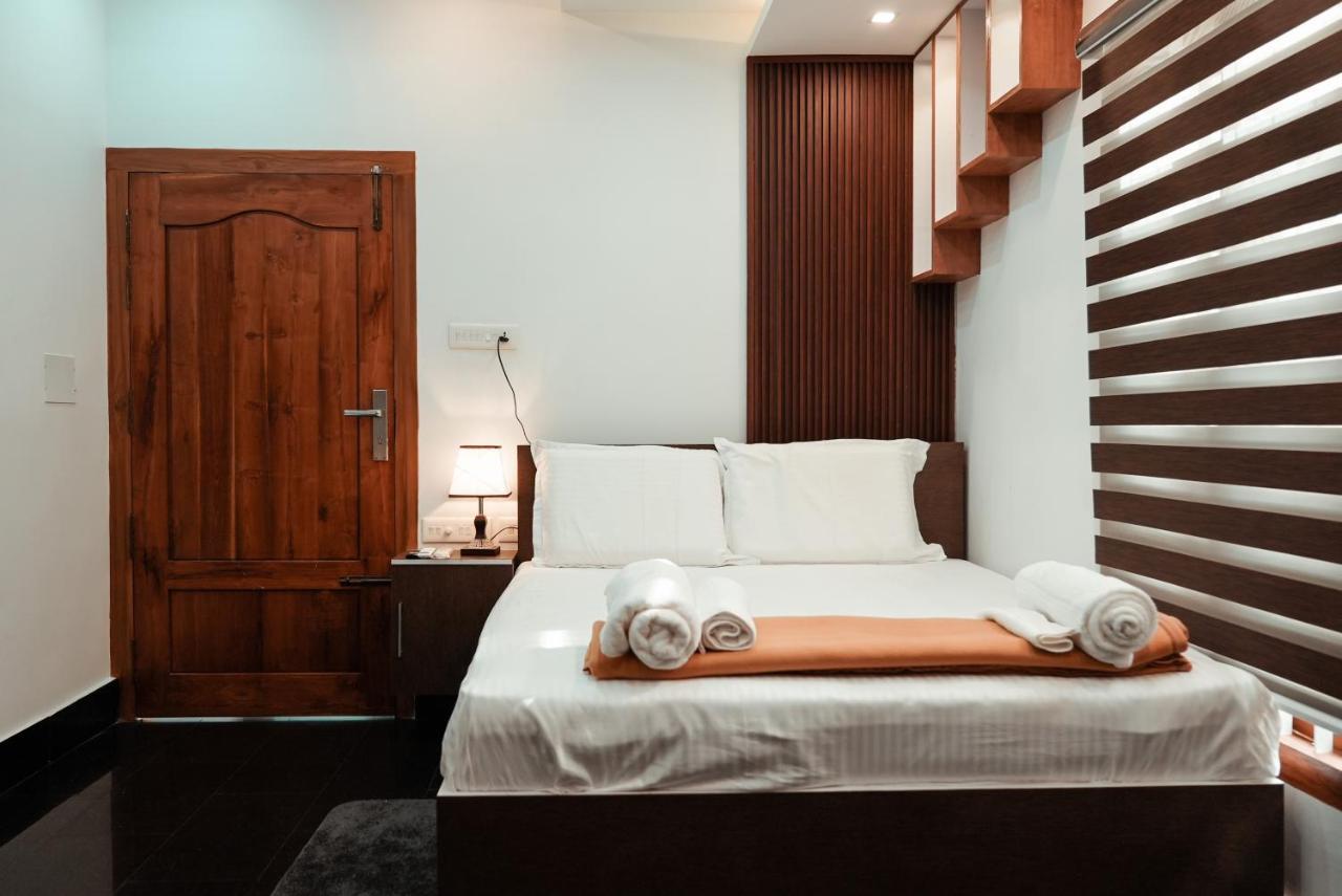 Kalloos Island Backwater Resort โกลลัม ภายนอก รูปภาพ
